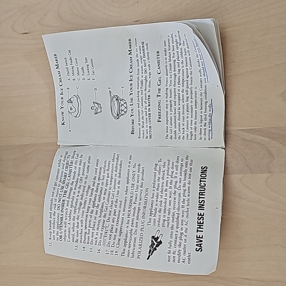 Ice cream maker, 1/2 pint Sunbeam, electric, gel canister - Picture 9 of 13